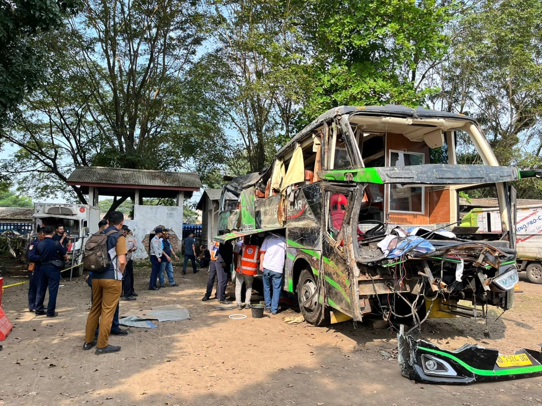 Bus Maut Laka Lantas di Ciater Diduga Salahi Aturan