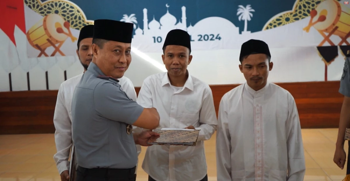 Sebanyak 283 warga binaan pemasyarakatan Lembaga Pemasyarakatan Kelas IIB Purwakarta mendapat remisi khusus pemotongan masa tahanan momen Hari Raya Idulfitri 1445. (Adam Sumarto/Pasundan Ekspres)