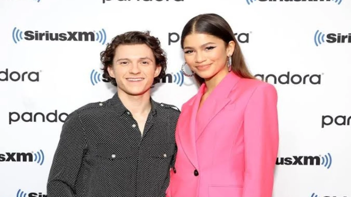 Selamat! Tom Holland dan Zendaya Resmi Bertunangan