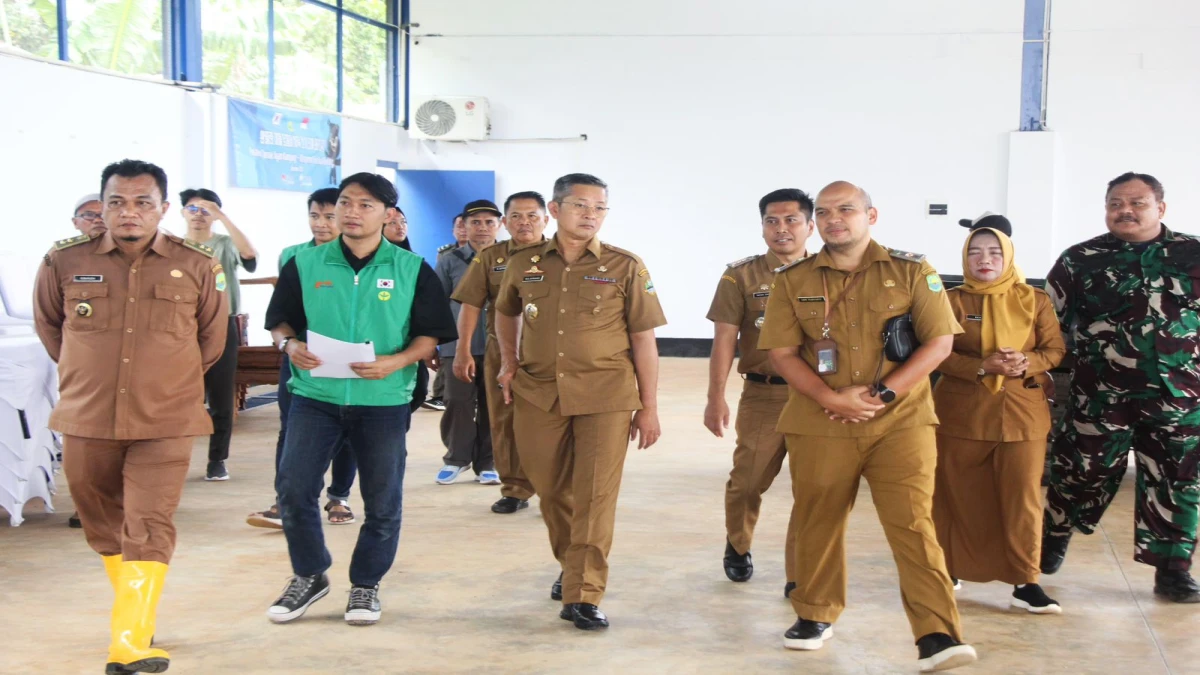 Hari pertama menjabat Ade Afriandi, kunjungi tempat pengelolaan sampah Reduce, Reuse, Recycle (TPS 3R) di Desa Wantilan.