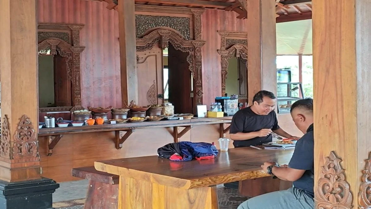 Dunia kuliner Subang semakin berkembang dengan hadirnya Cafe Loko, sebuah tempat makan dan nongkrong yang menawarkan nuansa tradisional khas Jawa.