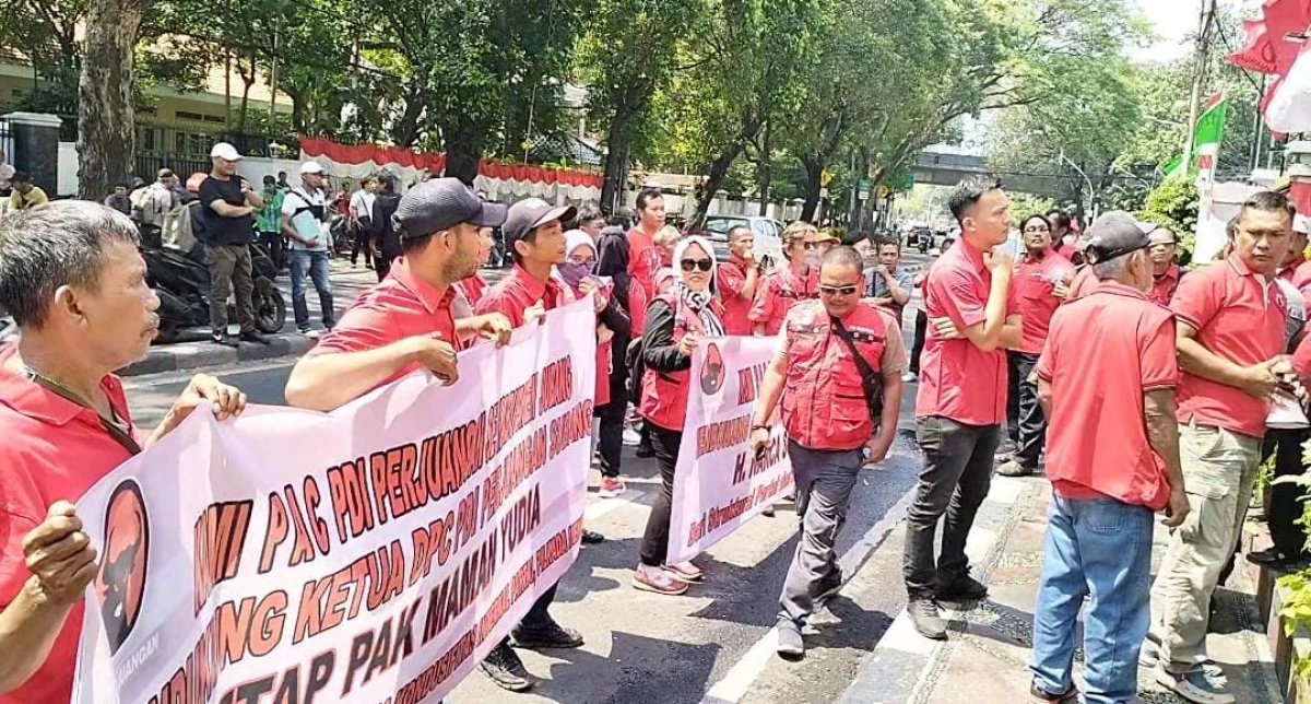 Sejumlah pengurus PAC menyampaikan aspirasi di Kantor DPP PDIP, Rabu (14/8).