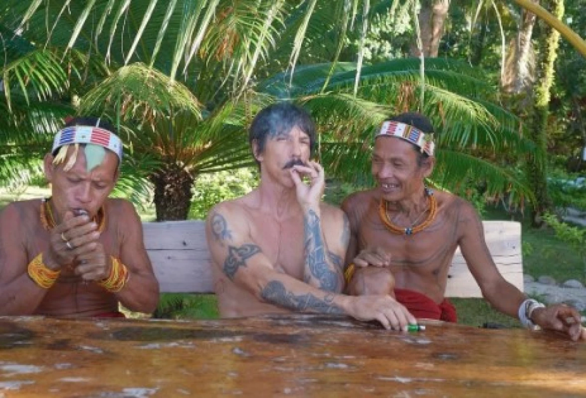 Anthony Kiedis di Mentawai. (Sumber Foto: Screenshot via Instagram @chillipeppers)