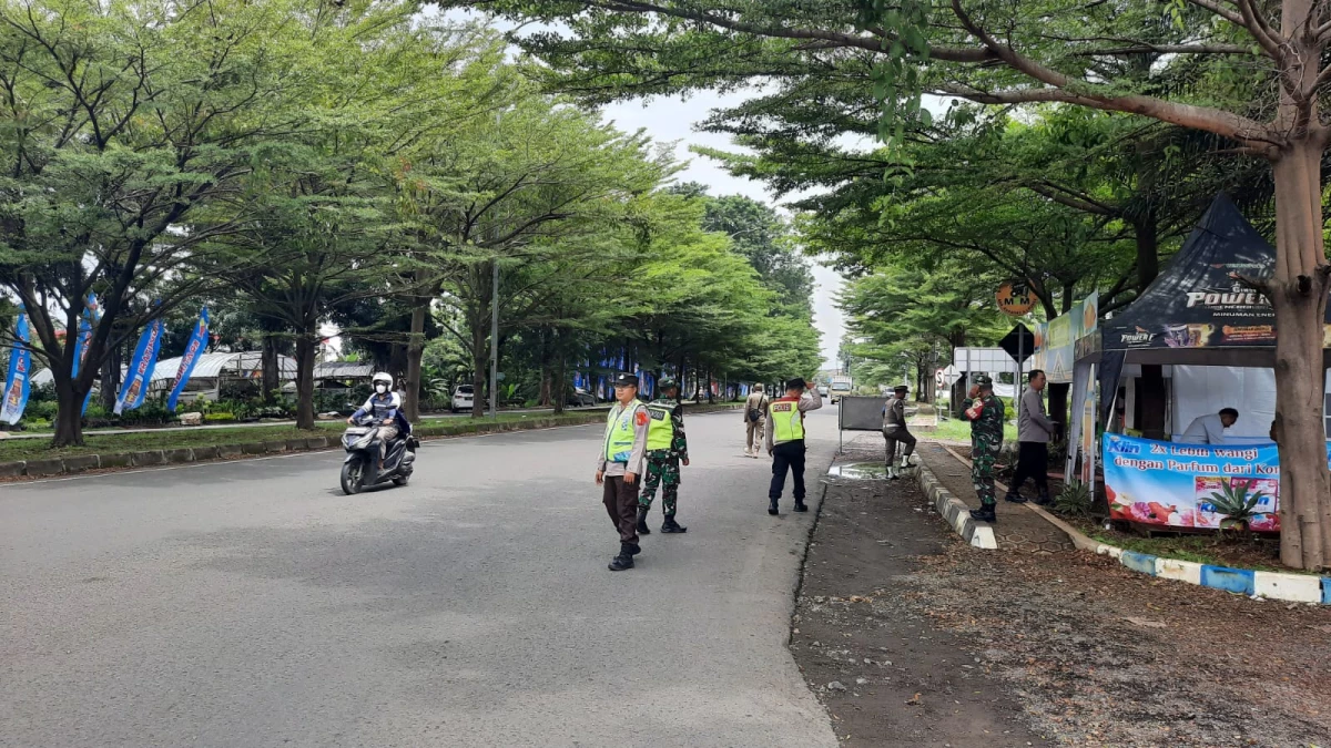 Lalu Lintas menuju gerbang Tol Cipali di Cilameri Subang lancar, Selasa siang (9/4). (Muhammad Faishal/Pasundan Ekspres)