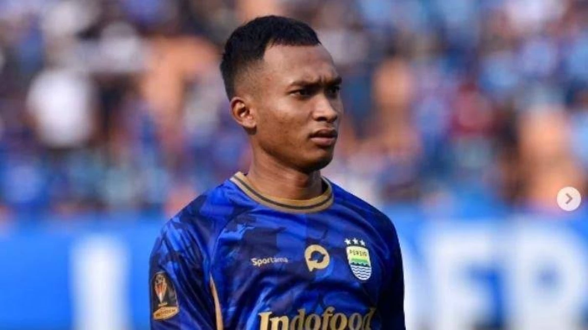 Bek persib Instagram @robi_darwis24