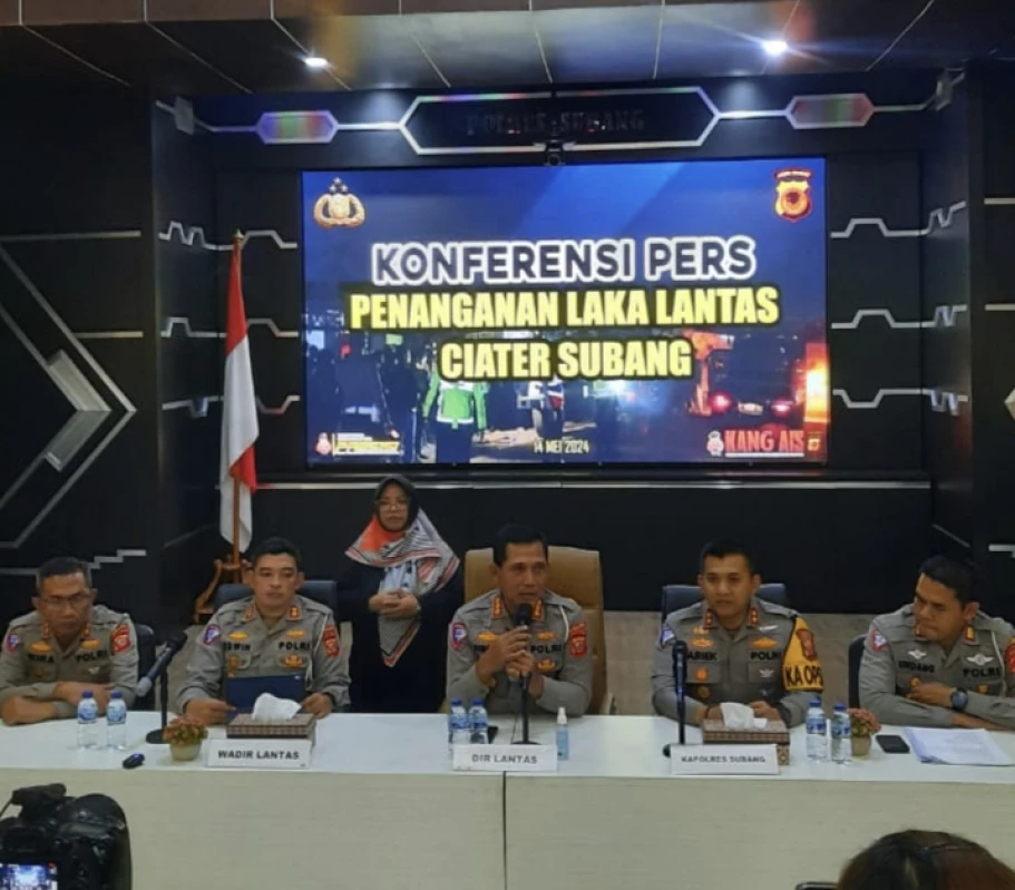 Konferensi Pers Penanganan Laka Lantas Bus Putra Fajar Ciater Subang, pada Selasa dini hari (14/5) pukul 00.30 WIB. (Muhammad Faishal/Pasundan Ekspres)