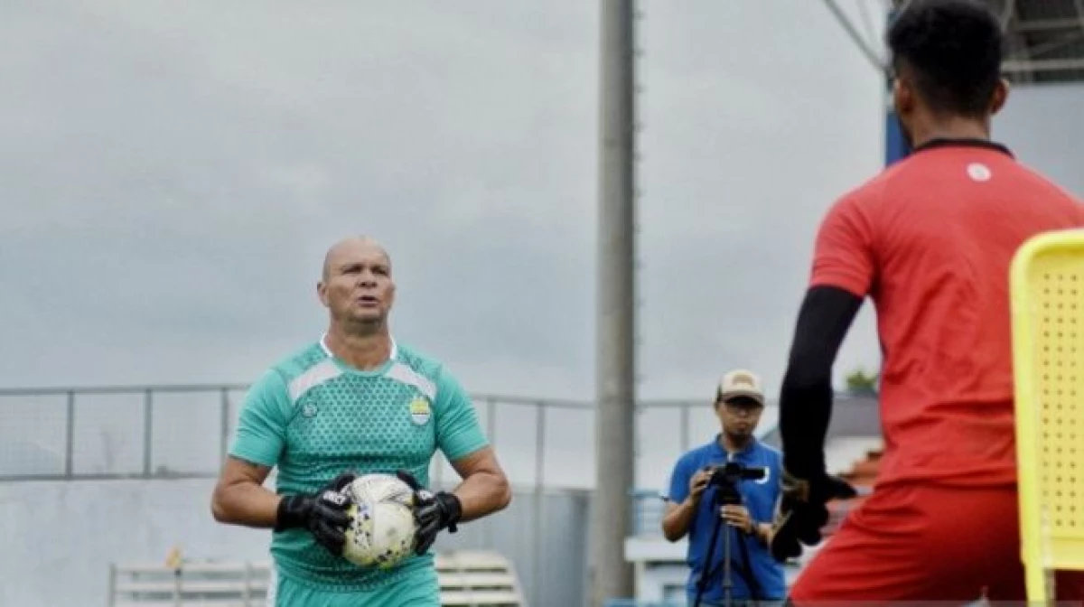 Pelatih kiper Persib Bandung, Luizinho Passos. Sumber foto [ANTARA/Bagus Ahmad Rizaldi]