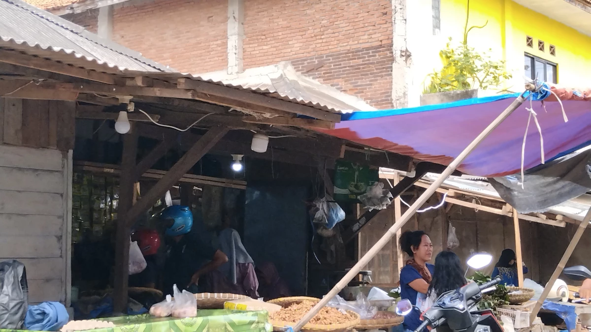 Suasana di Pasar Terminal Subang tampak sepi pengunjung.