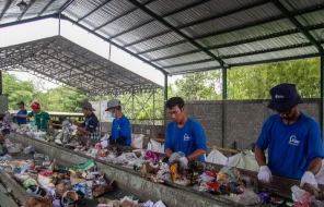 Jangan Cuma Buang Sampah, Yuk Ubah Jadi Cuan & Selamatkan Bumi!