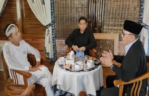 Lucky Hakim Ketemu Kang Dedi Mulyadi, Bahas Problem Indramayu! (Sumber Foto Youtube Kang Dedi Mulyadi Channel)