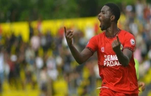 Bali United kalahkan Semen Padang 5-1 sumber foto (ANTARA FOTO/Iggoy el Fitra)